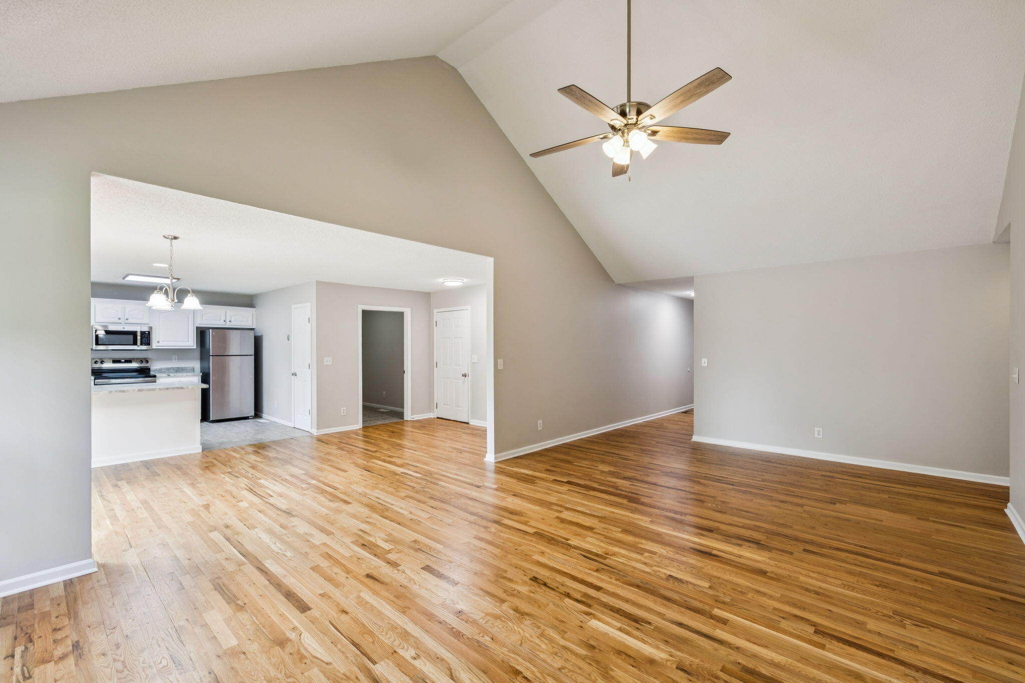 1016 Prince Way Dalton, GA 30721 - Photo 6 of 40 large-0199783d-000c-72e9-a8ff-13b8860d24