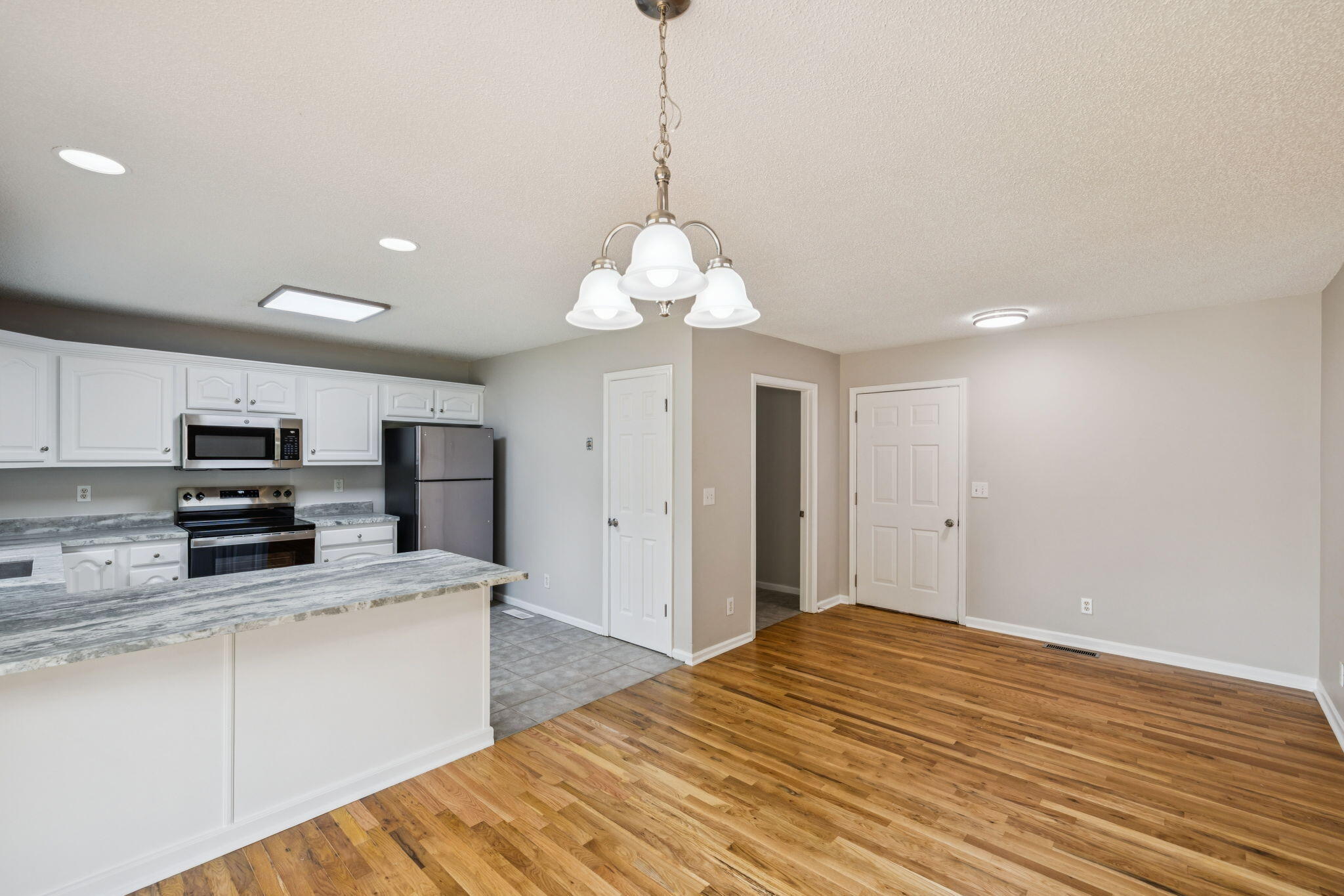 1016 Prince Way Dalton, GA 30721 - Photo 8 of 40 large-0199783d-0124-7158-bf92-eae28ab47e