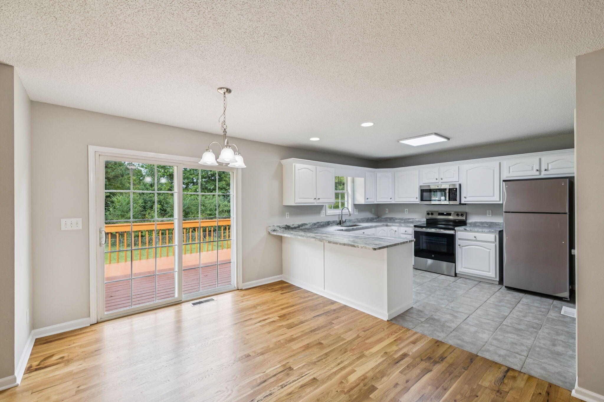 1016 Prince Way Dalton, GA 30721 - Photo 9 of 40 large-0199783d-00e0-7347-851f-9949581a0a