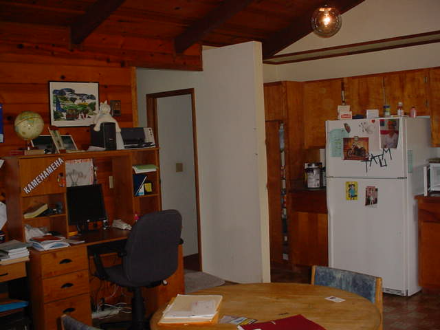 52 Hoaka Road Hilo, HI 96720 - Photo 10 of 11 a workspace with furniture and wooden floor