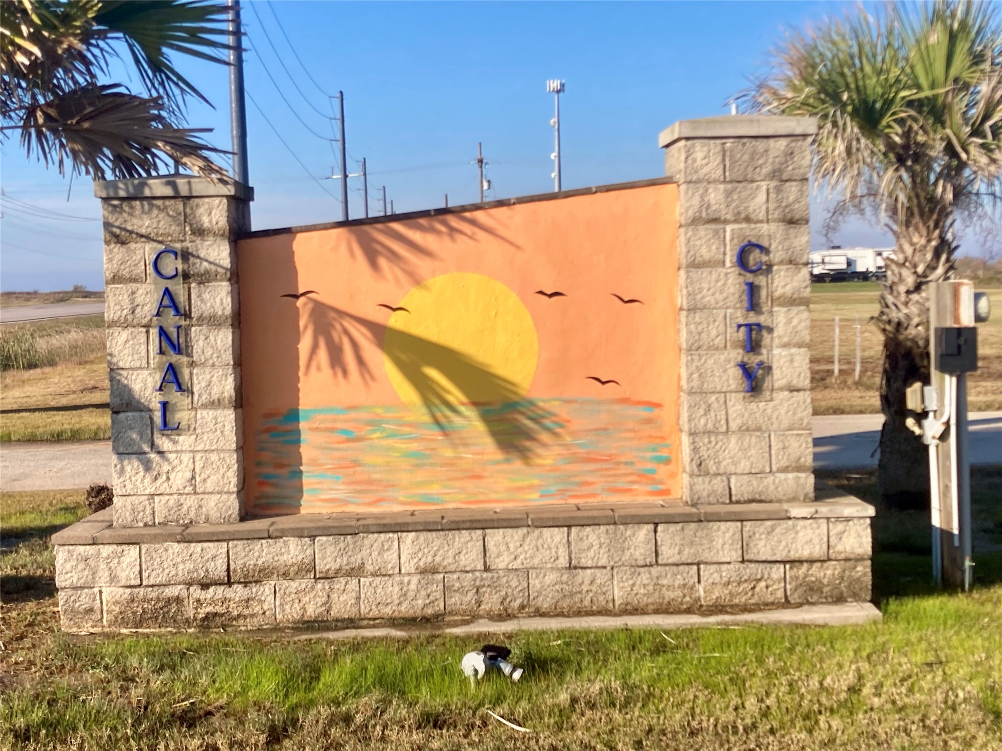 1136 Pennington Port Bolivar, TX 77650 - Photo 2 of 7 a view of a back yard of the house
