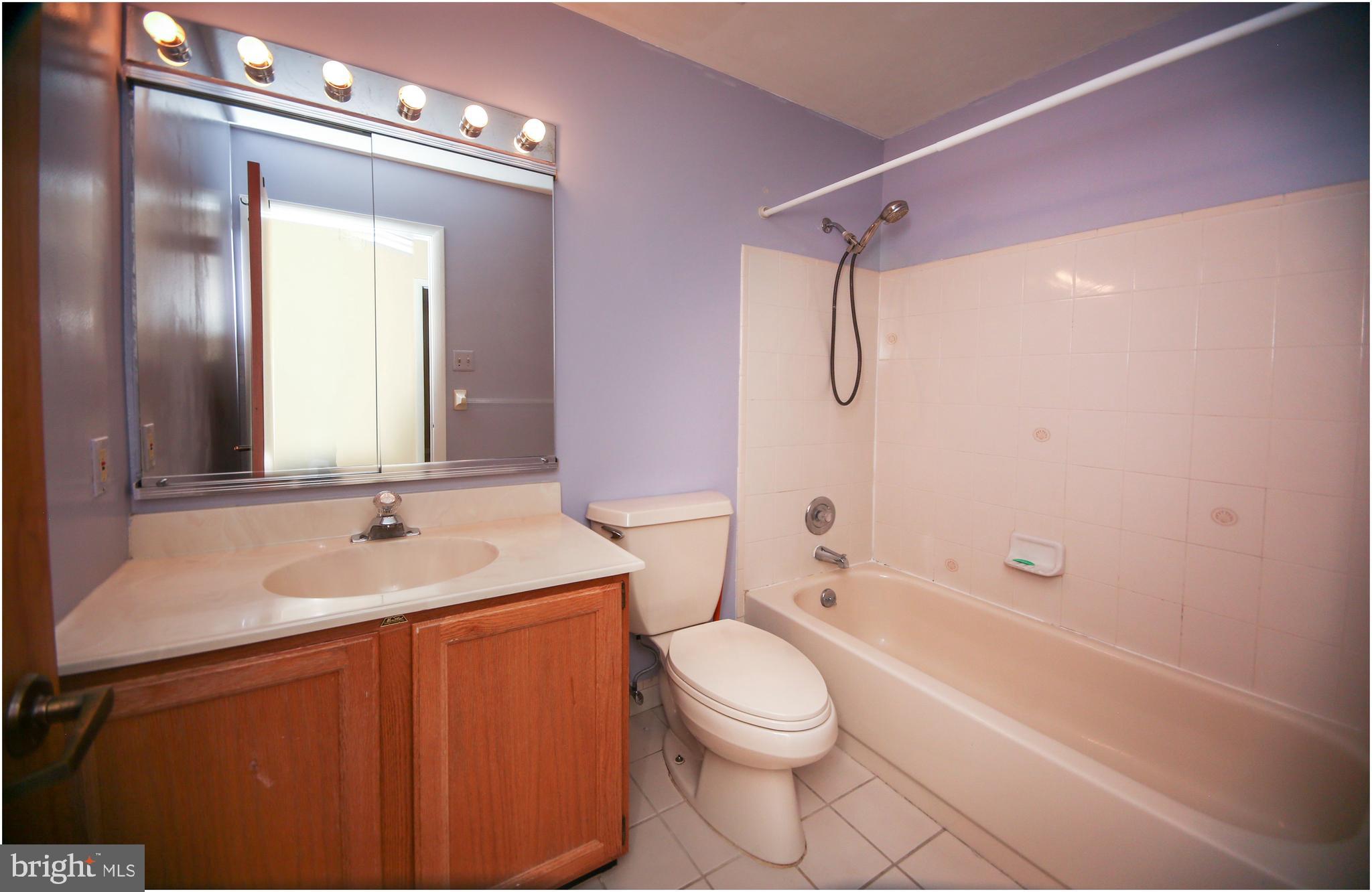 215 Ravenwood Road Exton, PA 19341 - Photo 11 of 22 Hall Bath