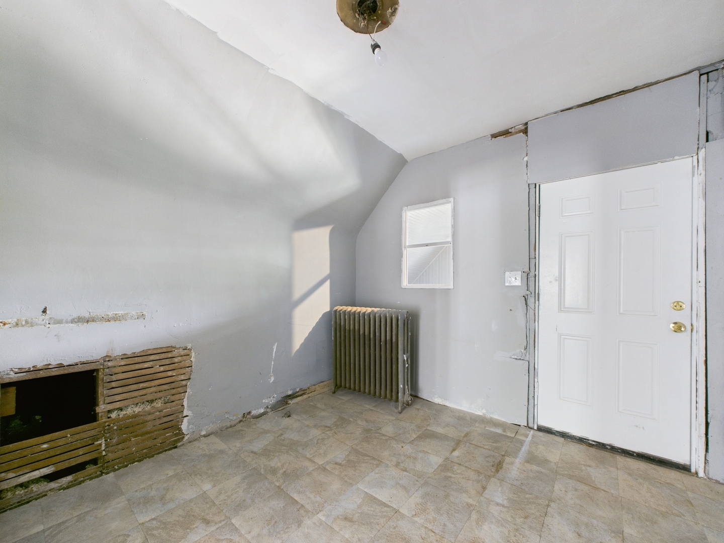 11922 South Perry Avenue Chicago, IL 60628 - Photo 20 of 23 a view of an empty room