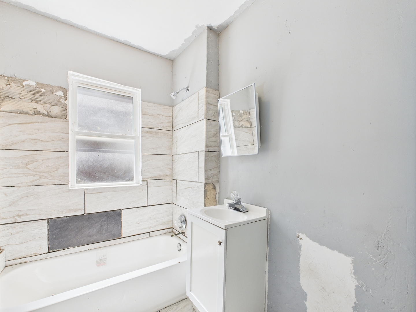 11922 South Perry Avenue Chicago, IL 60628 - Photo 10 of 23 a bathroom with sink bathtub and vanity