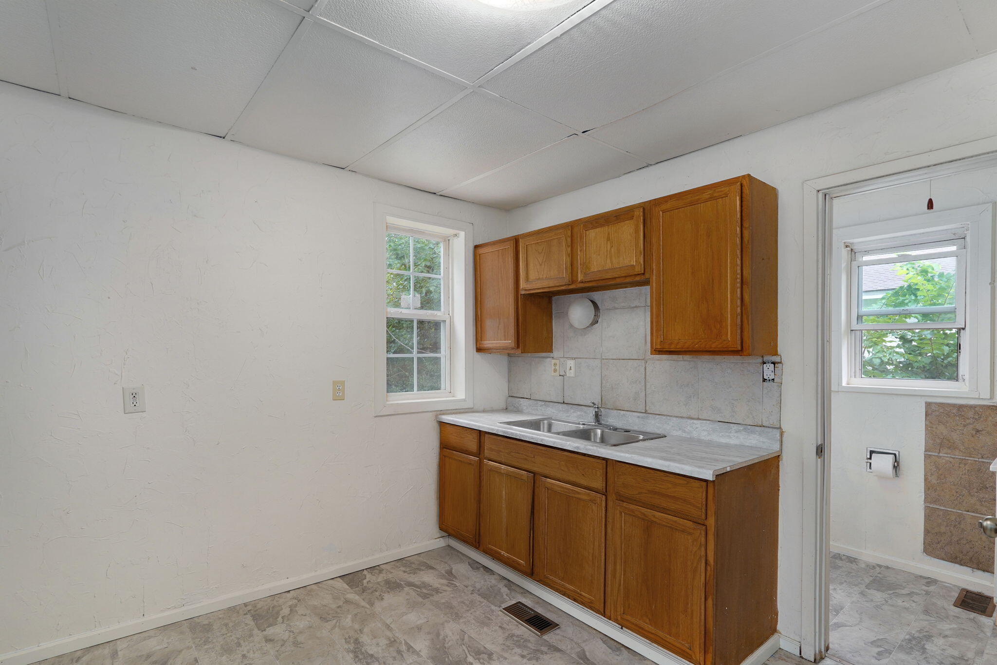 521 West Harrison Street Springfield, MO 65806 - Photo 10 of 22 521 W Harrison St-10