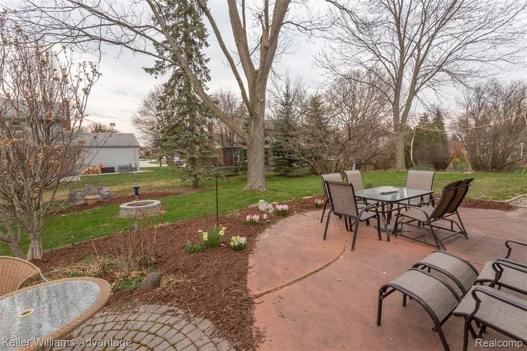 35966 Charter Crest Road Farmington, MI 48335 - Photo 58 of 69 Charter Crest_35966--Side-back-50.jpg