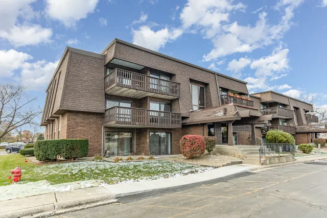 $145,000 | 1615 Richmond Street, Unit 201, Joliet, IL 60435