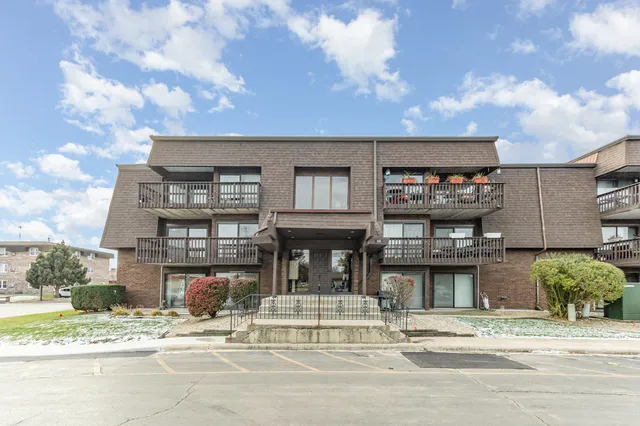 $145,000 | 1615 Richmond Street, Unit 201, Joliet, IL 60435