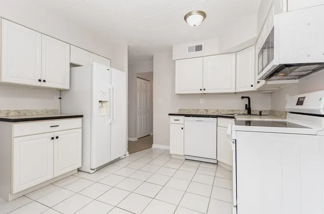 $145,000 | 1615 Richmond Street, Unit 201, Joliet, IL 60435