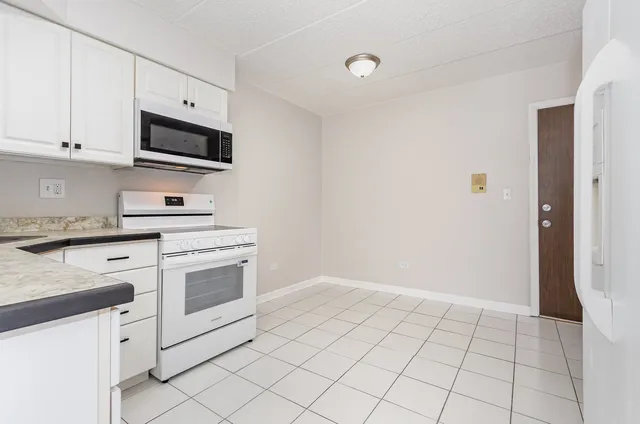 $145,000 | 1615 Richmond Street, Unit 201, Joliet, IL 60435