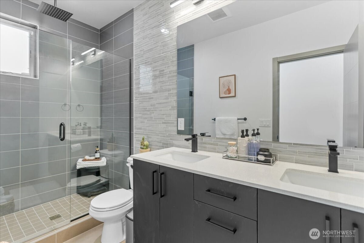 4301 Southwest 26th Street Southwest Seattle, WA 98126 - Photo 13 of 25 Gallery Image 13