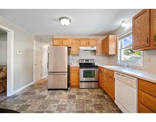 276 Gresham Street Springfield, MA 01119 - Photo 5 of 29 Gallery Image 5