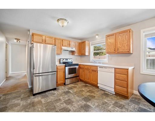 276 Gresham Street Springfield, MA 01119 - Photo 7 of 29 Gallery Image 7
