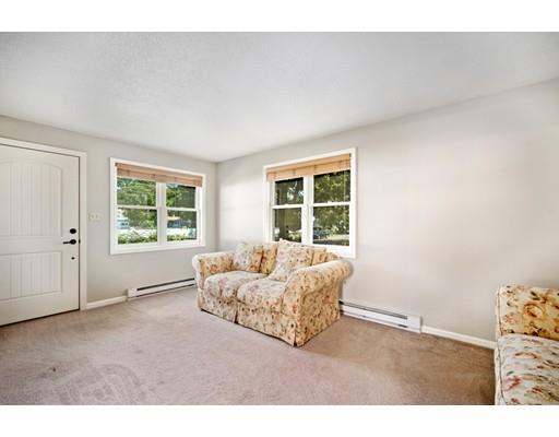 276 Gresham Street Springfield, MA 01119 - Photo 10 of 29 Gallery Image 10