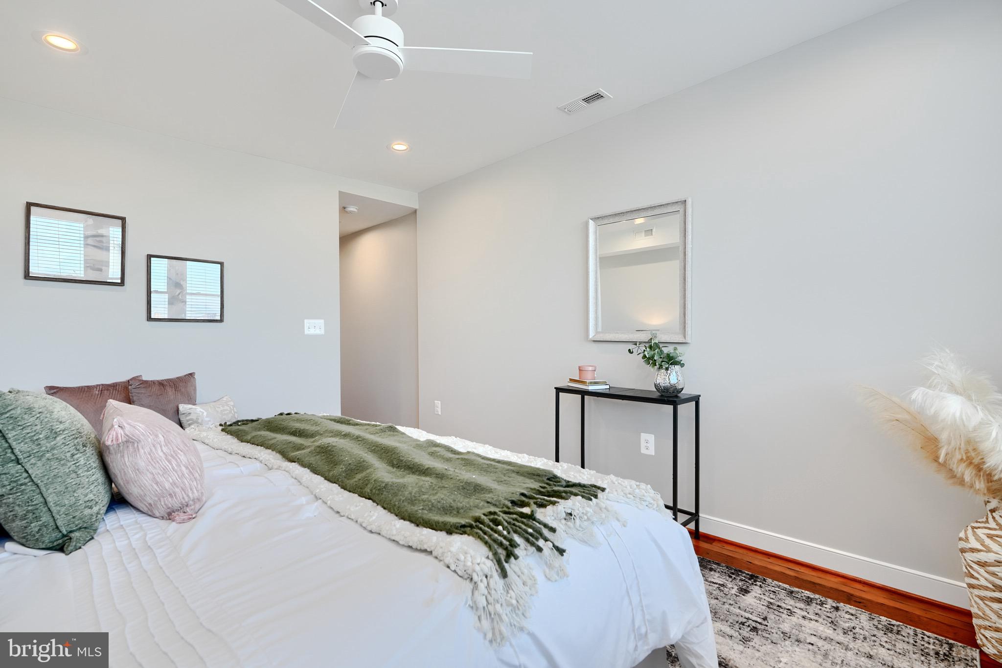 1435 Riverside Avenue Baltimore, MD 21230 - Photo 34 of 78 a bedroom with a bed and a table