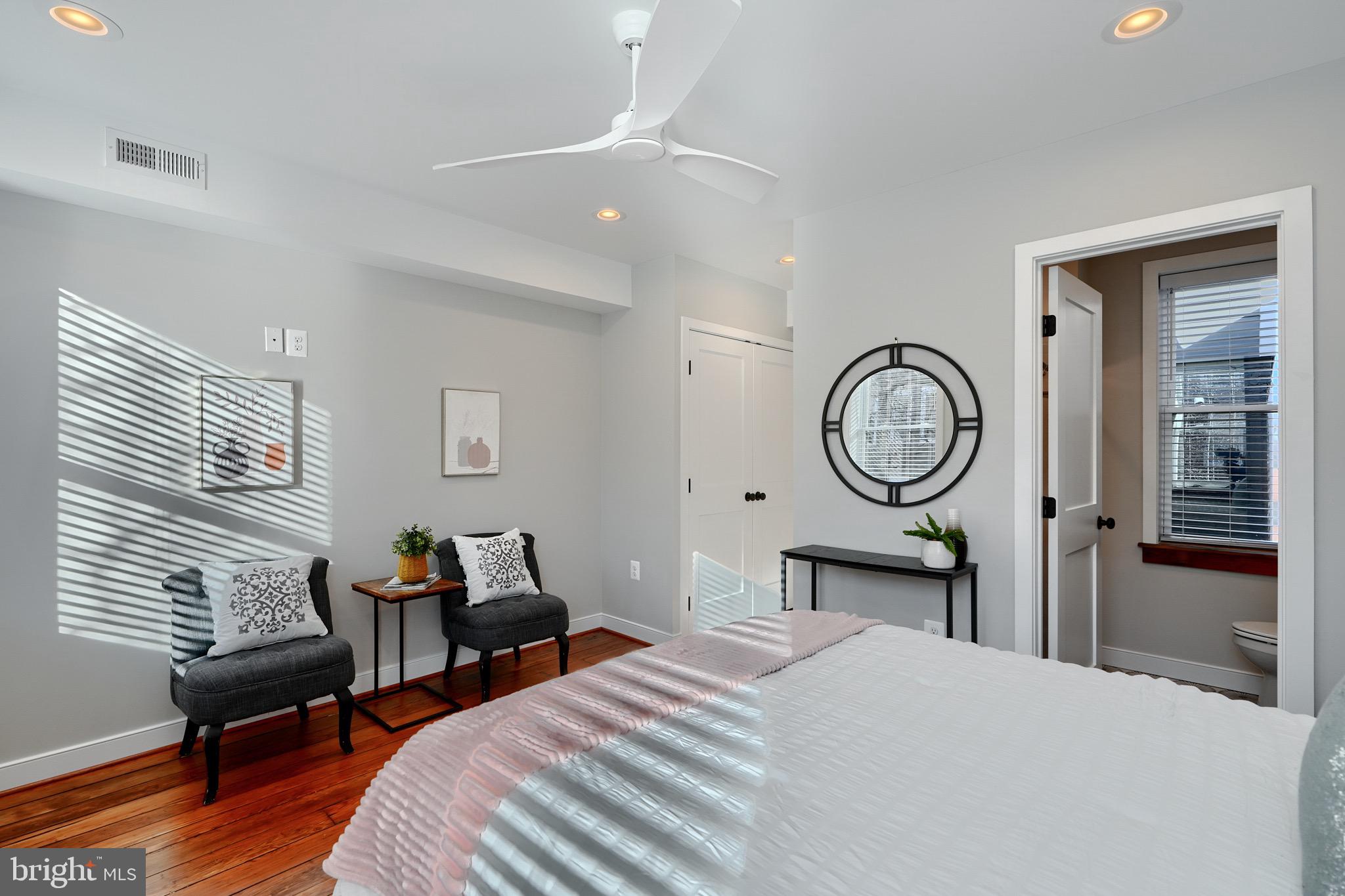 1435 Riverside Avenue Baltimore, MD 21230 - Photo 43 of 78 a bedroom with bed and a chair