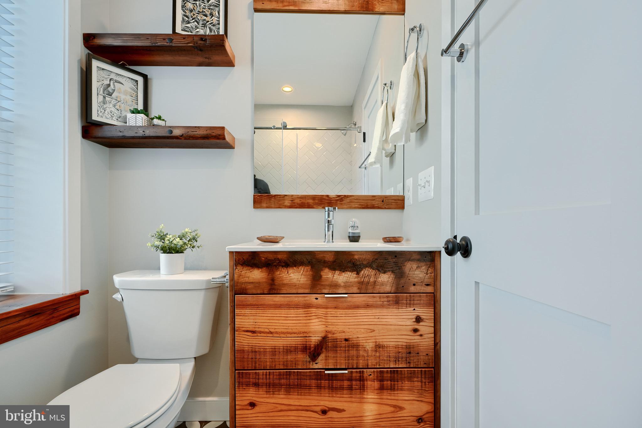 1435 Riverside Avenue Baltimore, MD 21230 - Photo 44 of 78 a bathroom with a toilet a sink and a mirror