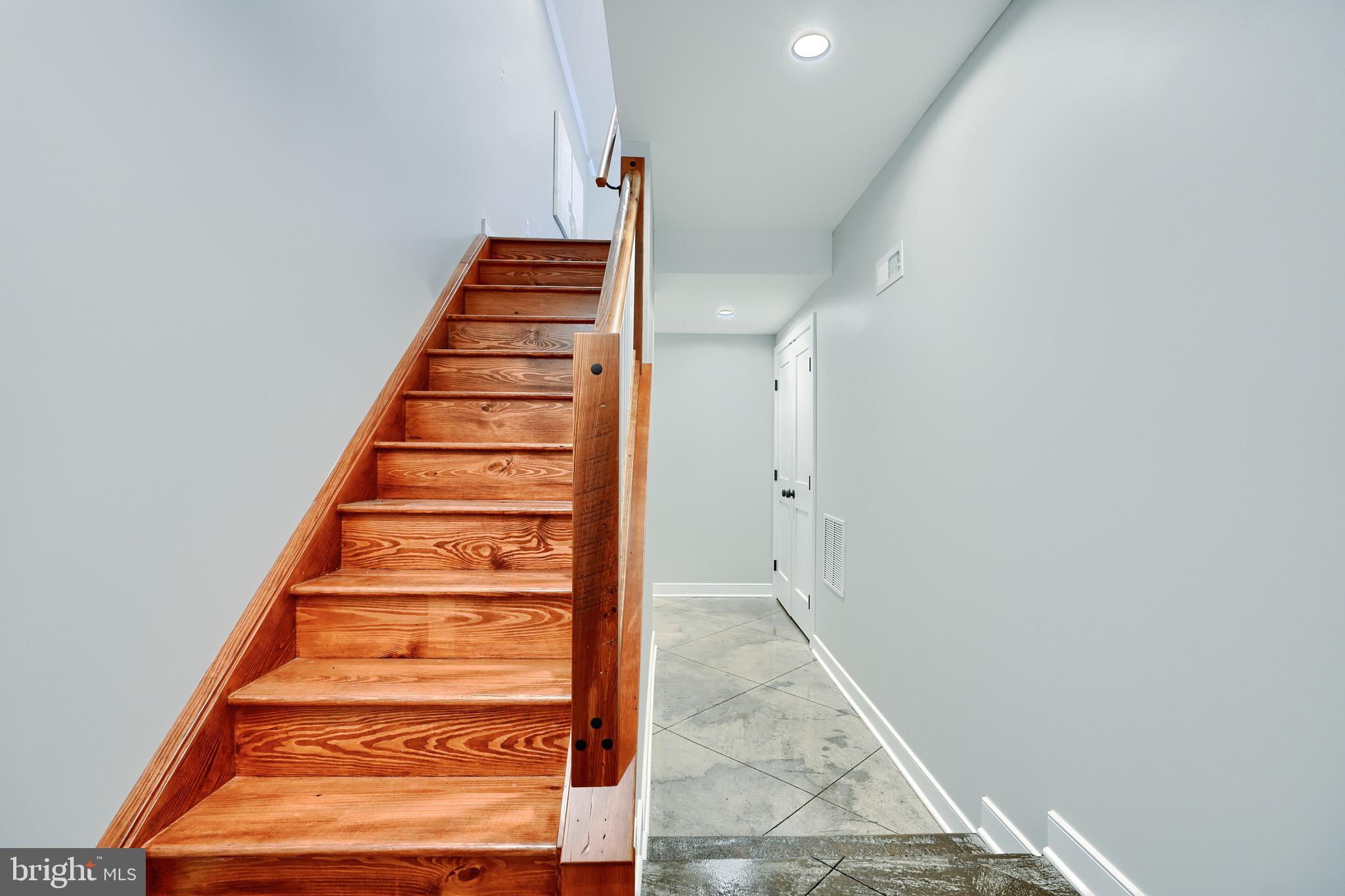 1435 Riverside Avenue Baltimore, MD 21230 - Photo 59 of 78 a view of entryway