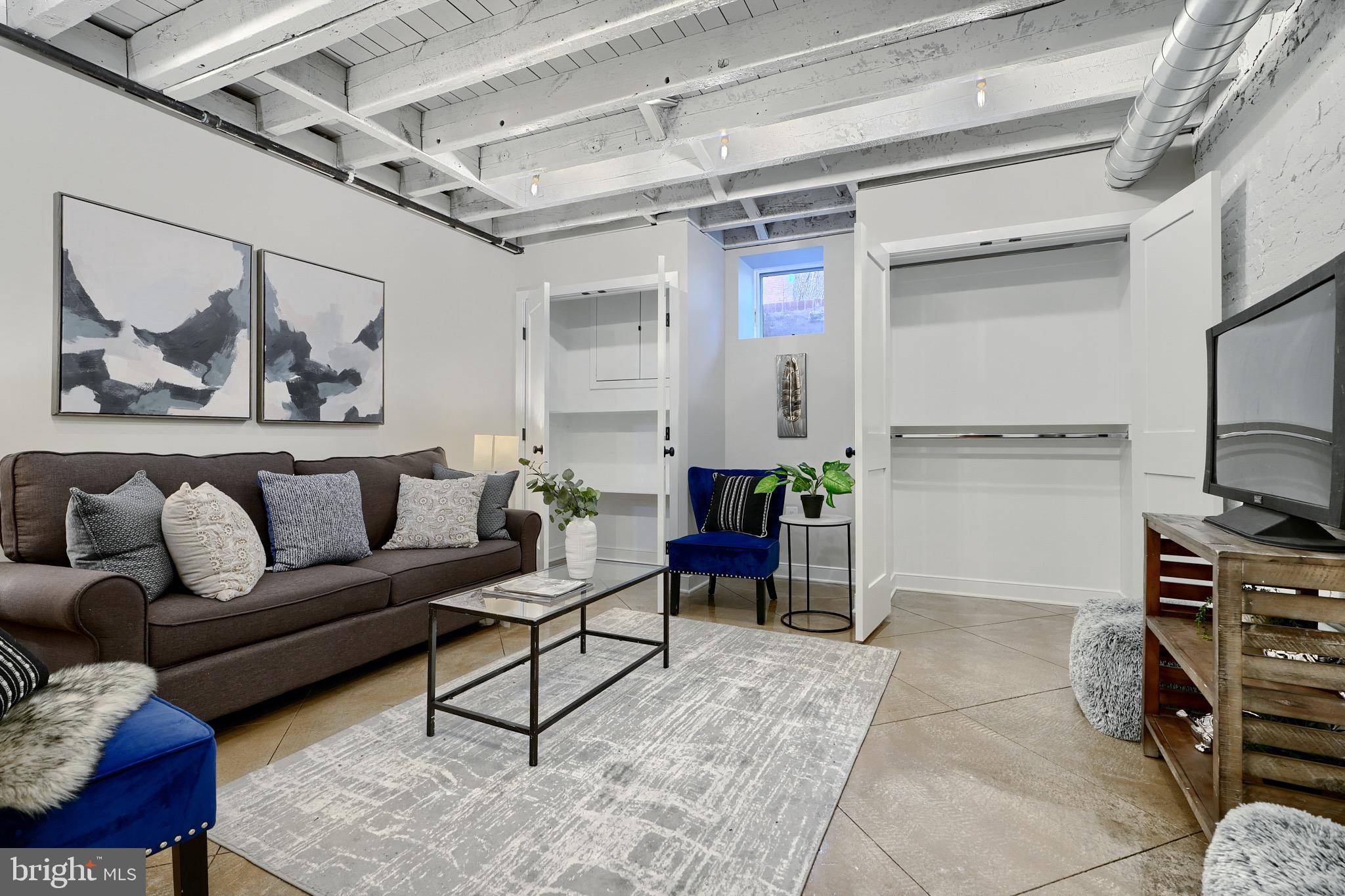 1435 Riverside Avenue Baltimore, MD 21230 - Photo 63 of 78 a view of a livingroom with furniture and a book shelf