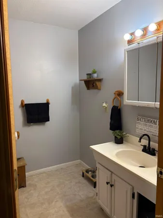 $199,900 | 1016 South Roosevelt Street, Silver Lake, IN 46982