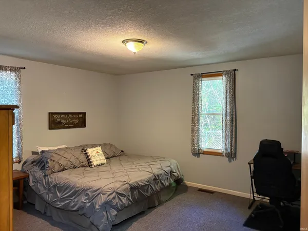 $199,900 | 1016 South Roosevelt Street, Silver Lake, IN 46982