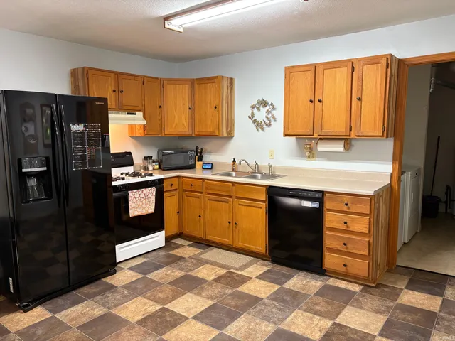 $210,000 | 1016 South Roosevelt Street, Silver Lake, IN 46982