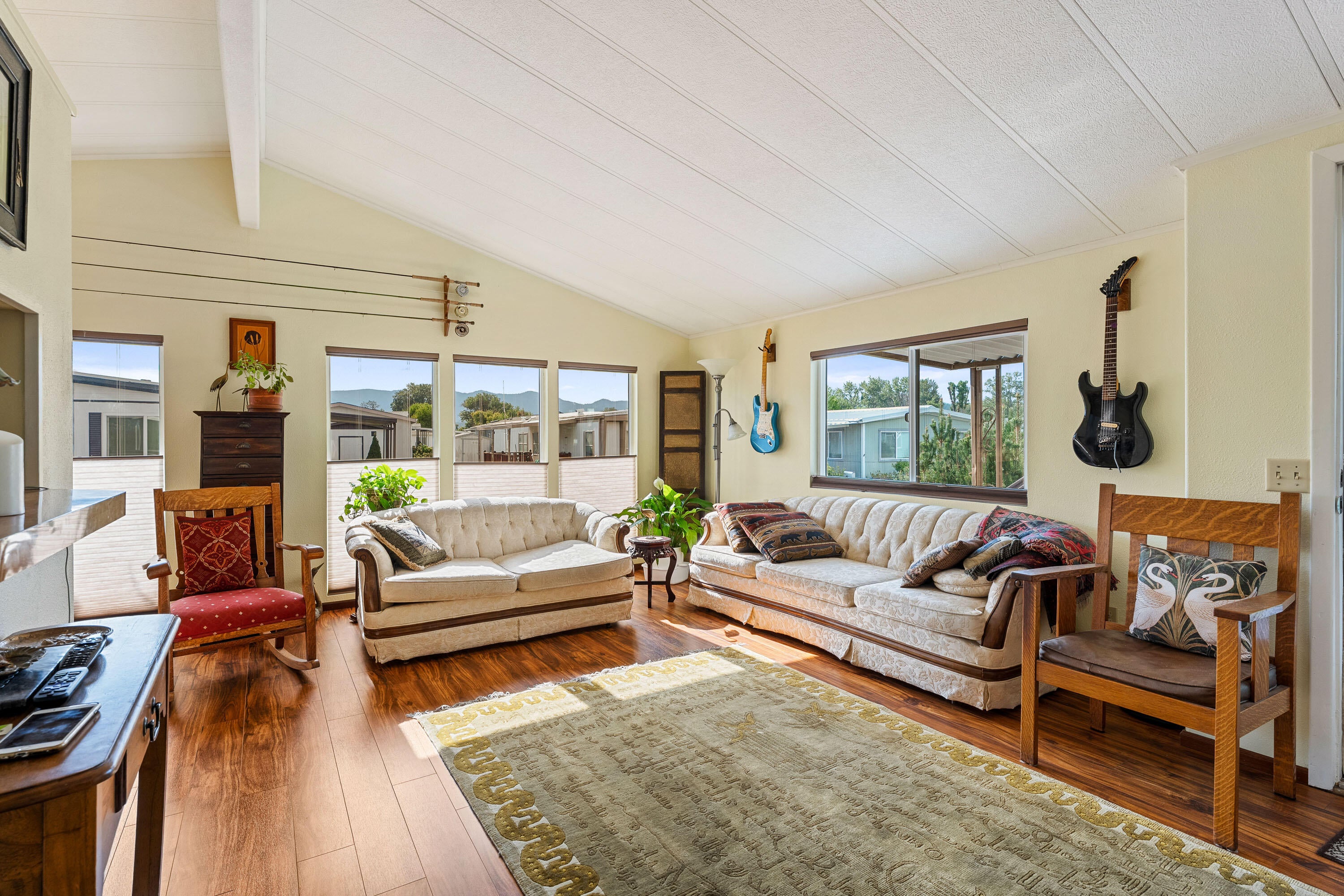 5076 Leonard Road, Unit 69 Grants Pass, OR 97527 - Photo 6 of 24 Living Room