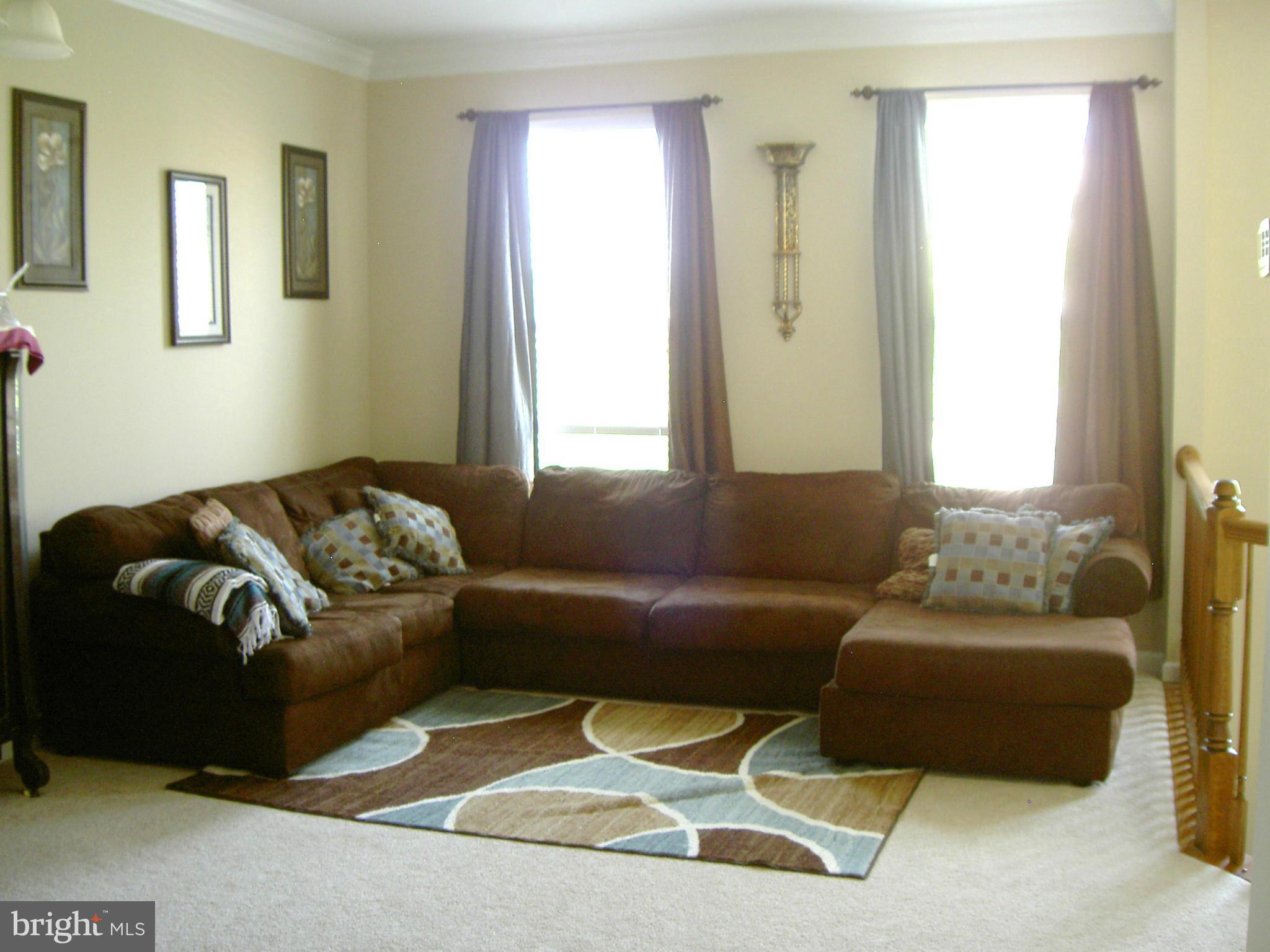729 Compass Road Baltimore, MD 21220 - Photo 5 of 15 Living Room