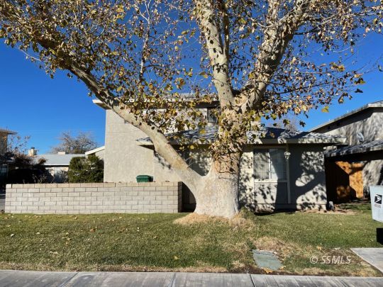 608 West Perdew Avenue Ridgecrest, CA 93555 - Photo 2 of 6