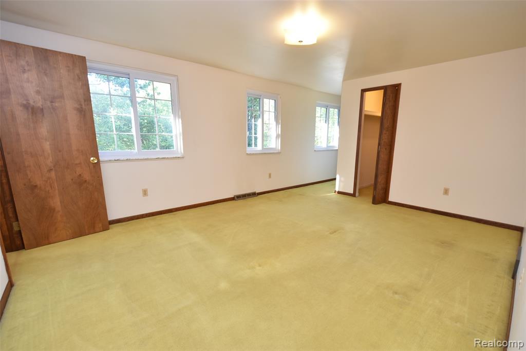 2356 Rochester Road Leonard, MI 48367 - Photo 20 of 40