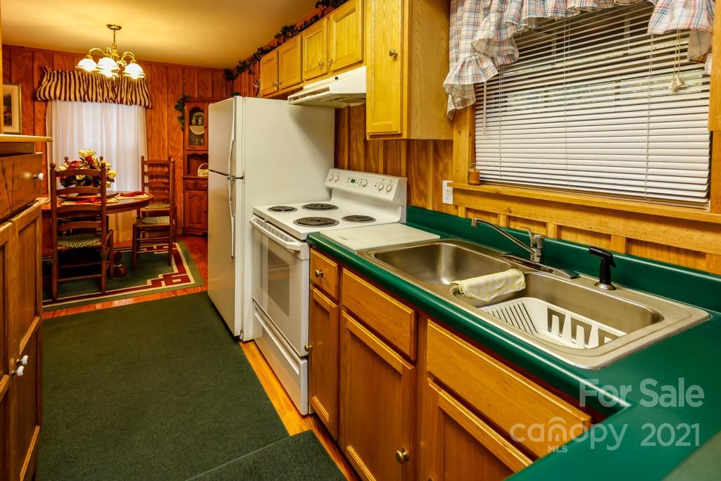 303 Blue Rock Road Hendersonville, NC 28792 - Photo 17 of 32 Gallery Image 17