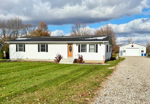 $319,000 | 944 Lukesport Road, Quincy, MI 49082