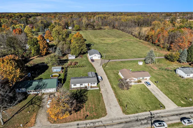 $314,900 | 944 Lukesport Road, Quincy, MI 49082