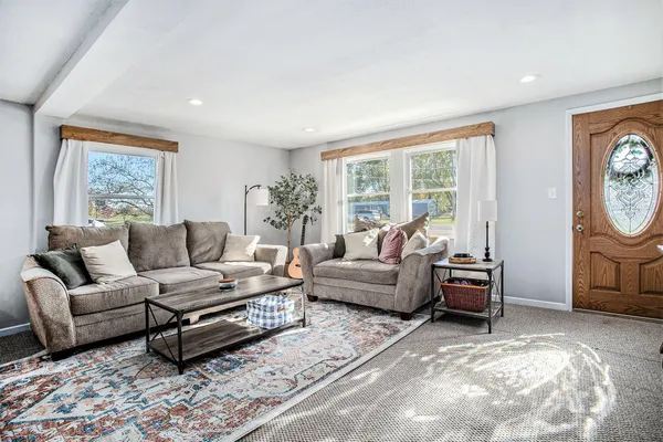 $299,000 | 944 Lukesport Road, Quincy, MI 49082