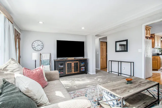 $314,900 | 944 Lukesport Road, Quincy, MI 49082