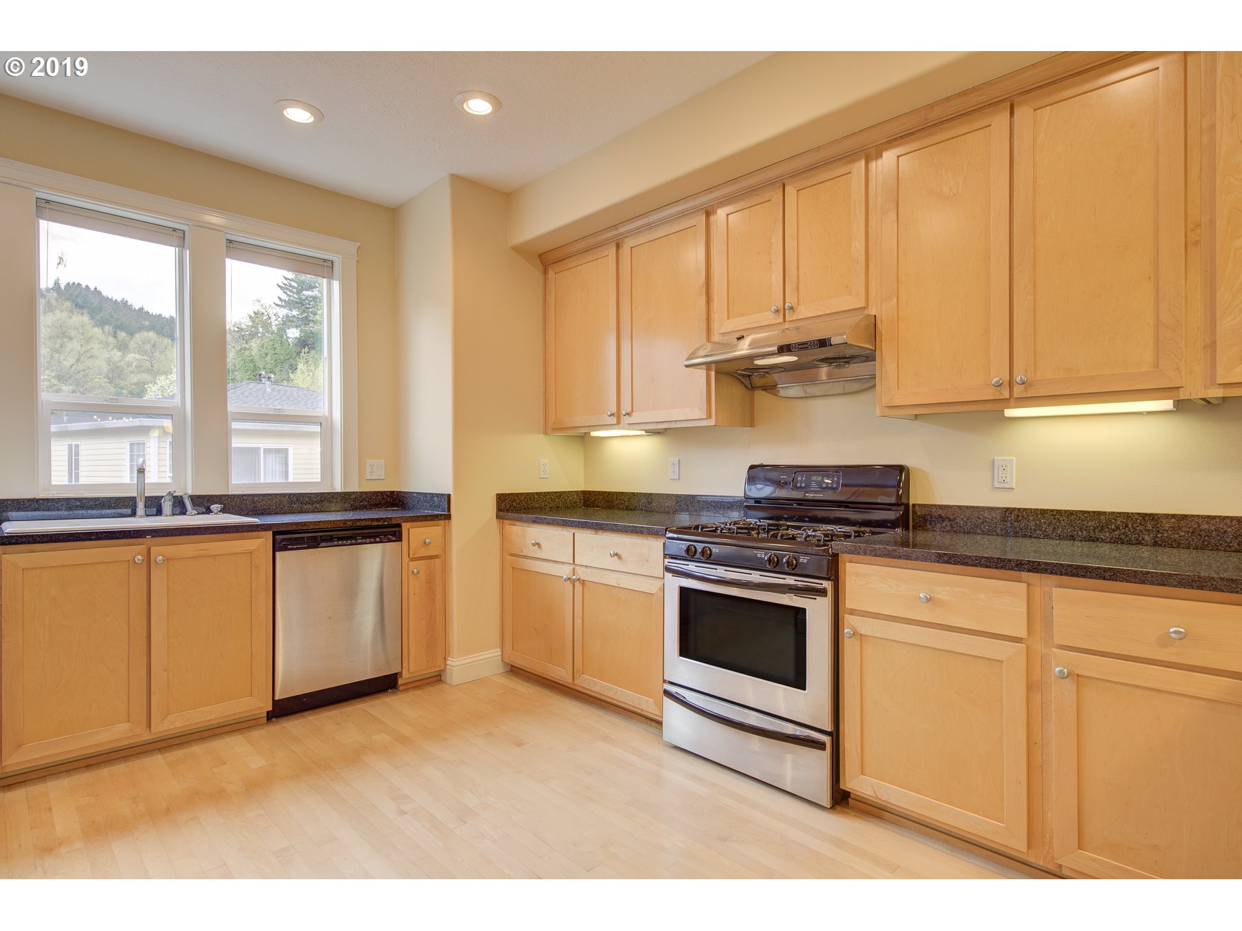 4738 Southwest View Point Terrace Portland, OR 97239 - Photo 6 of 25 Gallery Image 6