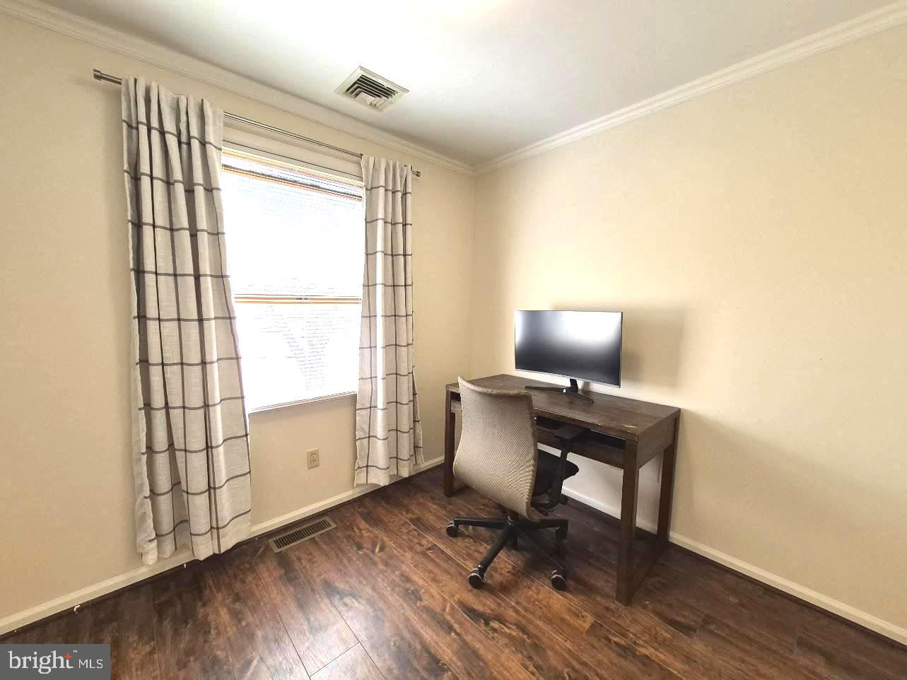 809 Jaguar Road Lindenwold, NJ 08021 - Photo 21 of 24 a workspace with furniture and a window