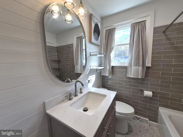 $325,000 | 809 Jaguar Road, Lindenwold, NJ 08021