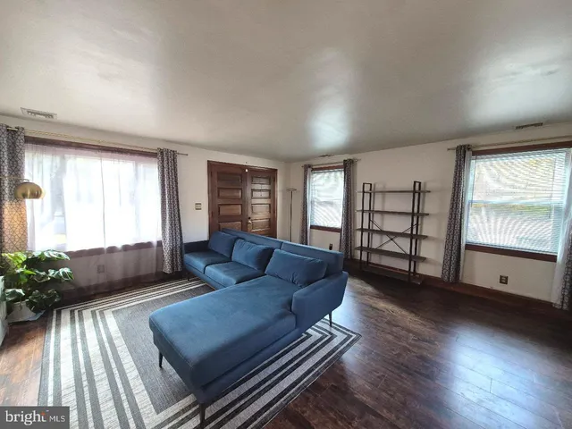 $325,000 | 809 Jaguar Road, Lindenwold, NJ 08021