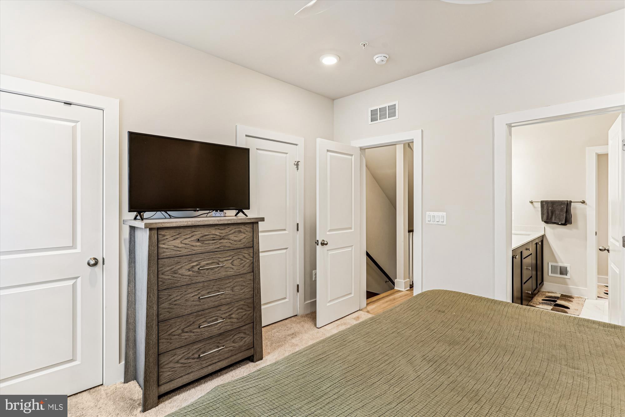 112 Glass Lane Baltimore, MD 21230 - Photo 16 of 49 Primary Bedroom