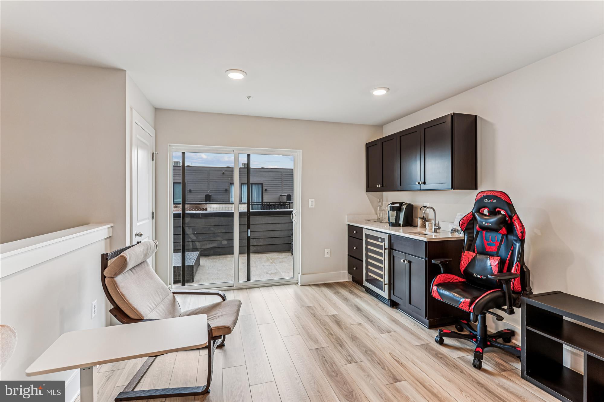 112 Glass Lane Baltimore, MD 21230 - Photo 26 of 49 Upper Level Rec Room With Fancy Wet Bar!