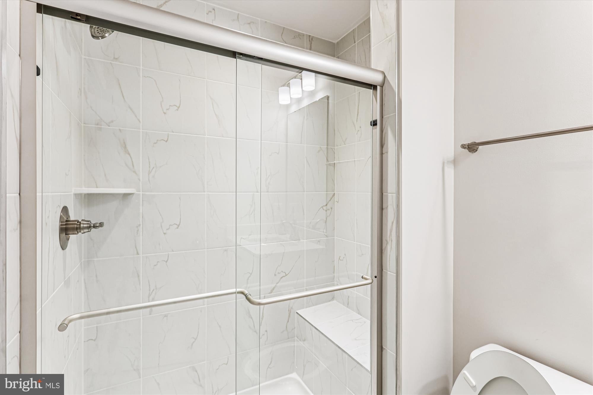 112 Glass Lane Baltimore, MD 21230 - Photo 33 of 49 Upper Level Full En Suite Bath