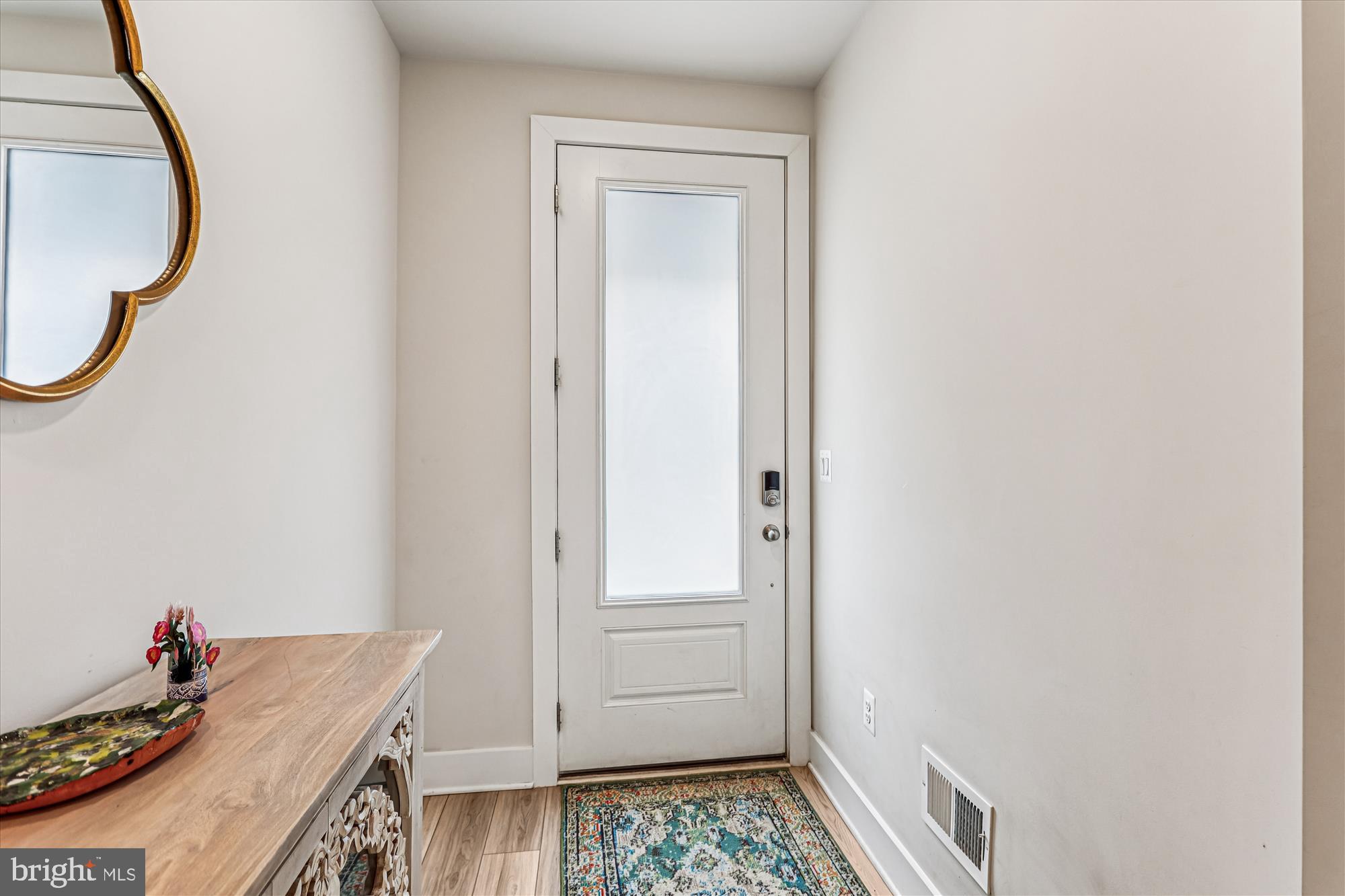 112 Glass Lane Baltimore, MD 21230 - Photo 4 of 49 Foyer