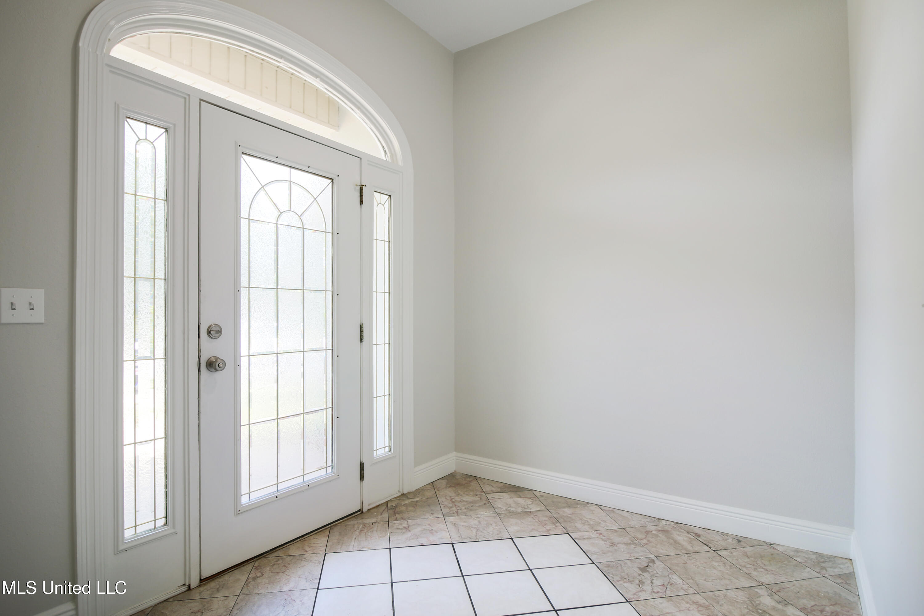 152 Sycamore Drive Pass Christian, MS 39571 - Photo 3 of 21 IMG_7283