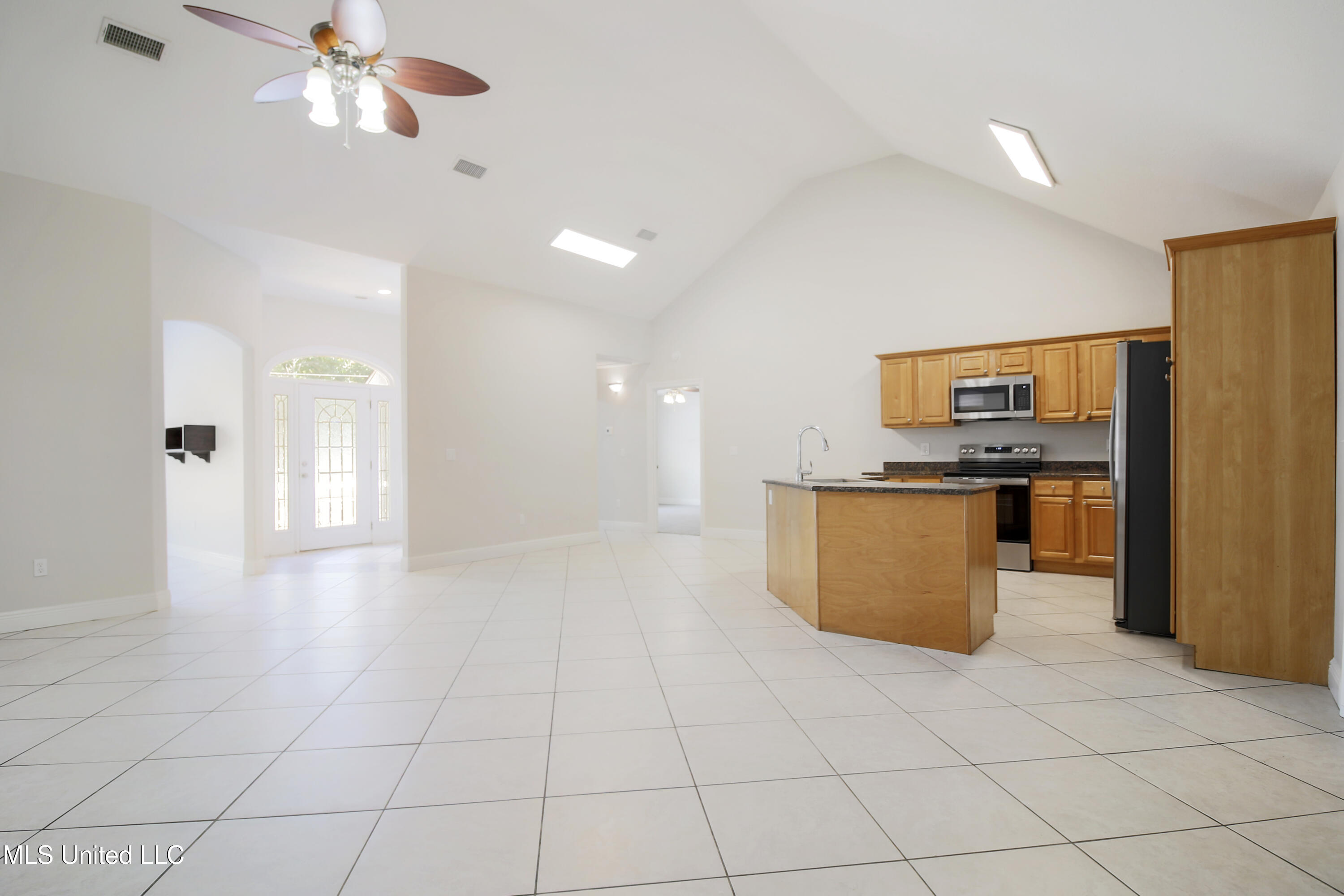 152 Sycamore Drive Pass Christian, MS 39571 - Photo 5 of 21 IMG_7286