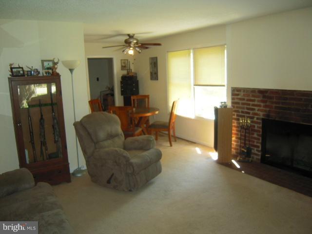 13725 Joyce Road Woodbridge, VA 22191 - Photo 19 of 24 Living Room