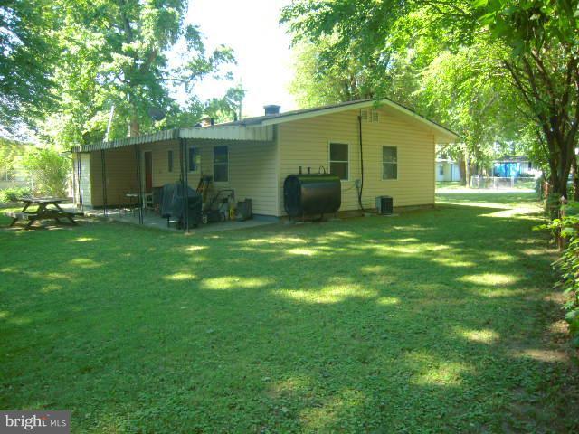 13725 Joyce Road Woodbridge, VA 22191 - Photo 9 of 24 20' x 10' Rear Patio w/Awning