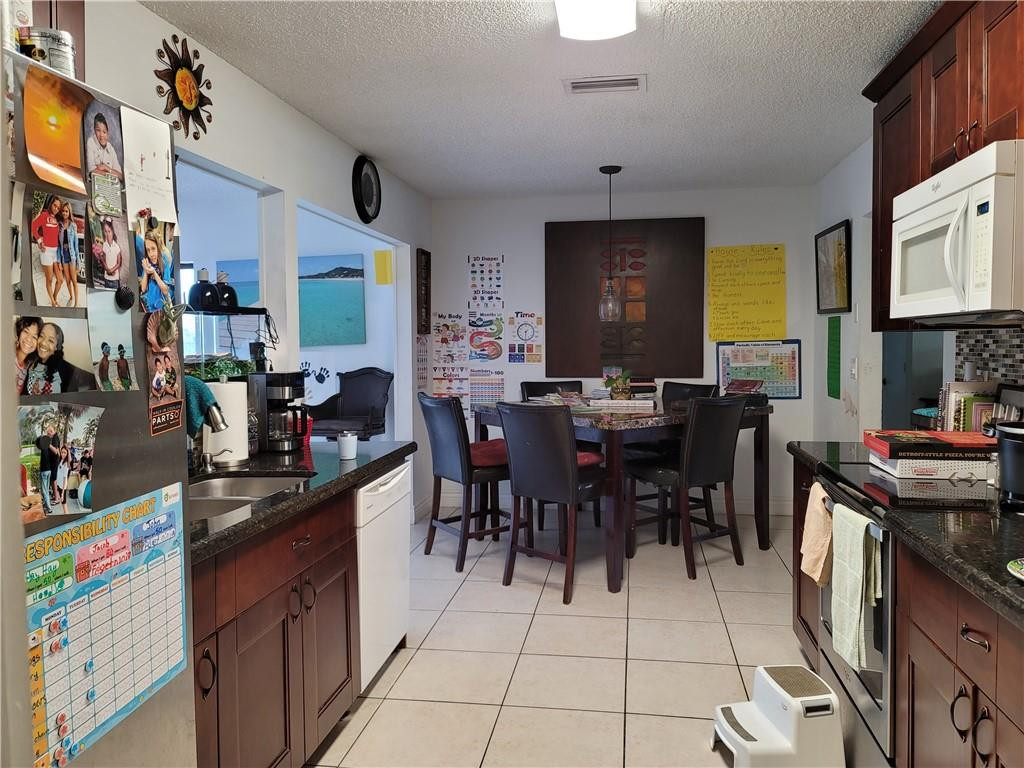 9764 Saddlebrook Drive Boca Raton, FL 33496 - Photo 5 of 26 Photo 5