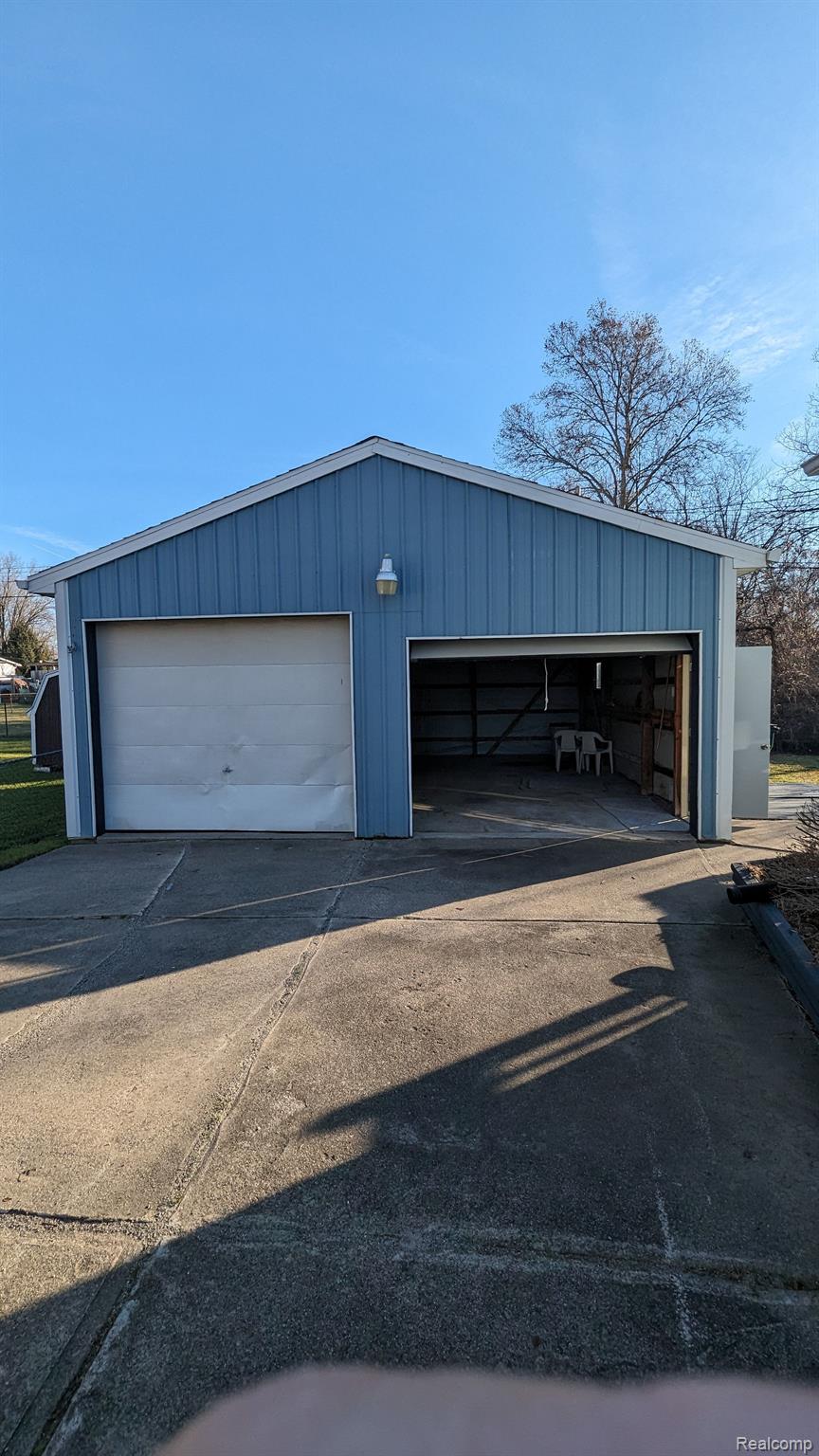 6227 Kenbrook Road Lansing, MI 48911 - Photo 2 of 24 GARAGE