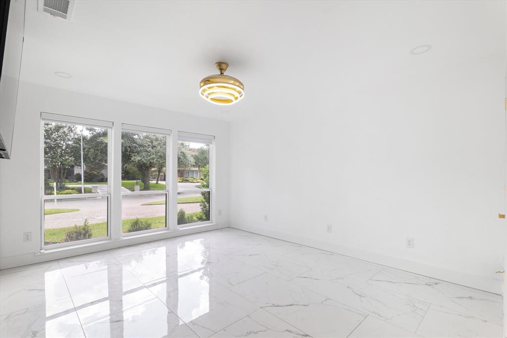 5407 Westgrove Drive Dallas, TX 75248 - Photo 28 of 40 an empty room with window